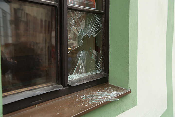 A2B Glass are able to board up broken windows while they are being repaired in Kidlington.